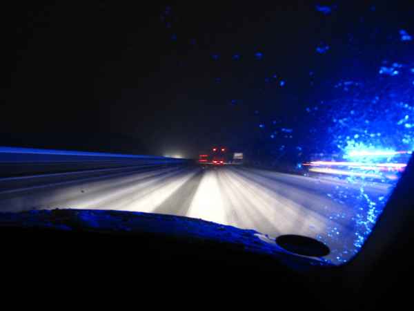 Autobahn Schnee Blaulicht