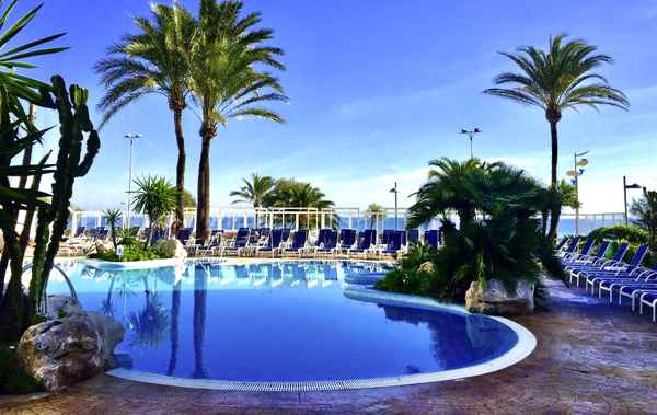 Hotel-Pool am Morgen