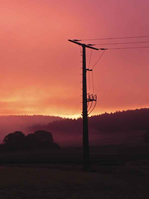Strommast in der Dämmerimg