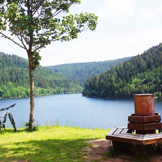 Radtour-Pause am Stausee