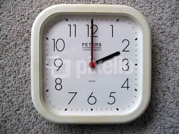Die Uhr schlägt ZWEI