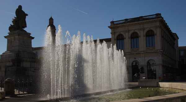 Wasser- und Schattenspiel