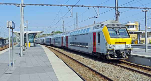 Doppelstock-Intercityzug . . . . .