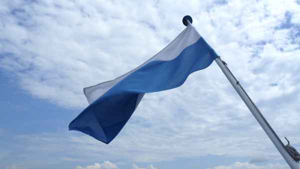 Bayerische Flagge im Wind