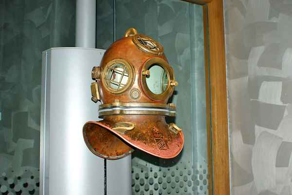 Taucherhelm zum Ausprobieren