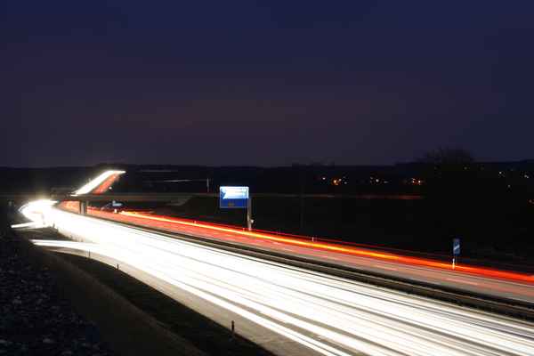 Autobahn bei Nacht