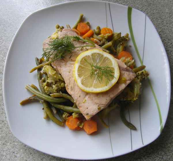 Lachs im Gemüsebett