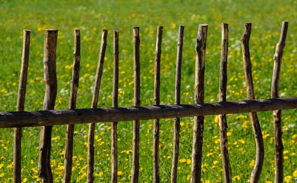 Holzzaun zum Bauerngarten