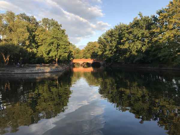 Brücke in Alt-Treptow im Sommer / Foto: Alexander Hauk