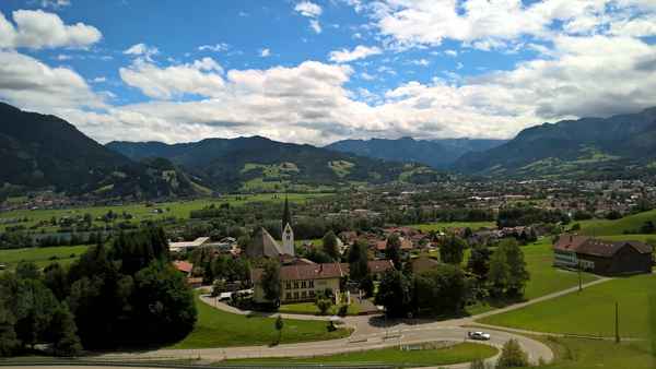 Blick auf eine Kleinstadt im Allgäu