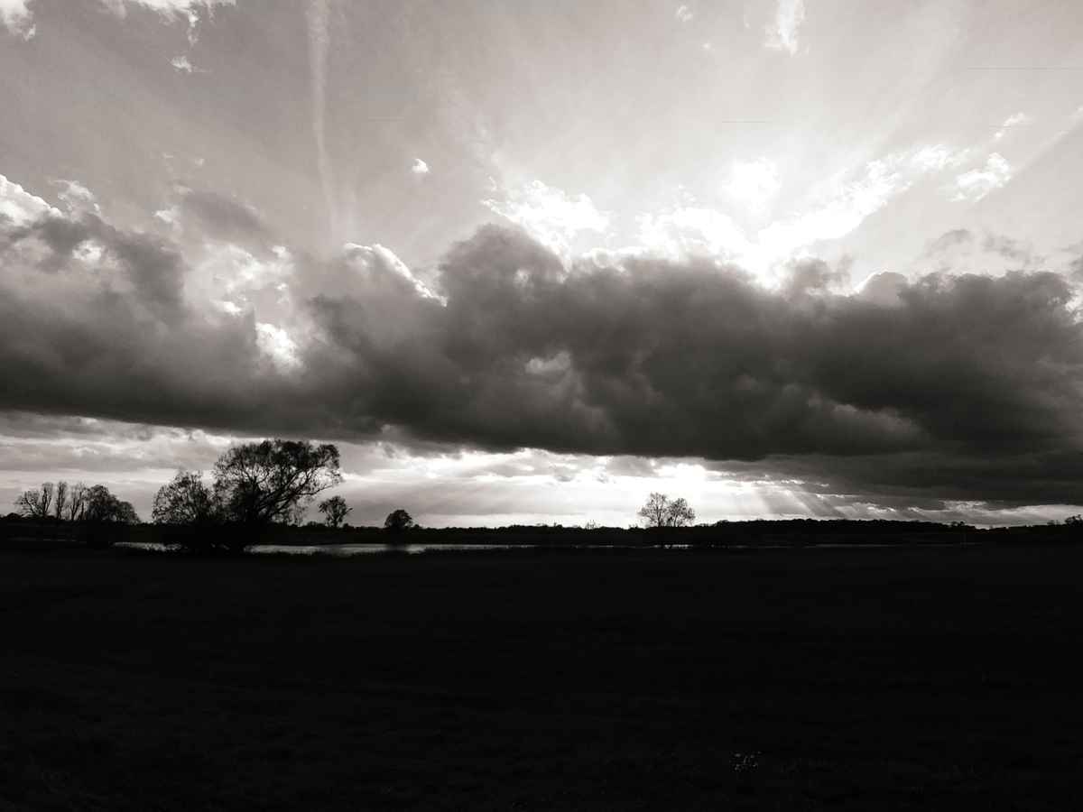 Wolken über der Elbe