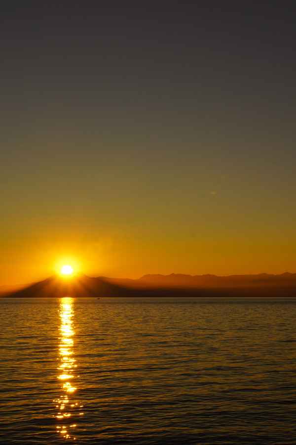 Sonne, Berge und Meer