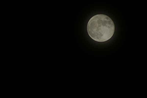 Der Mond ohne Sterne