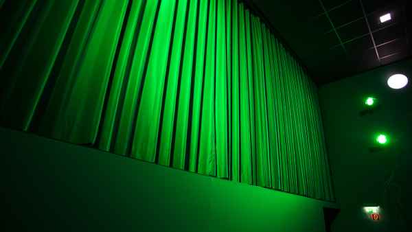 Kino-Vorhang grün seitlich