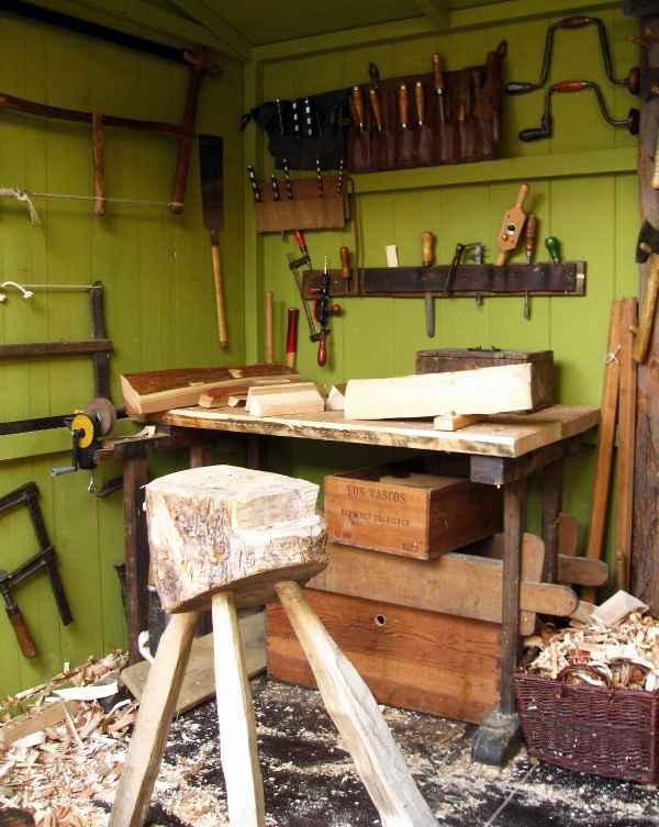 Holzbearbeitung auf dem Weihnachtsmarkt