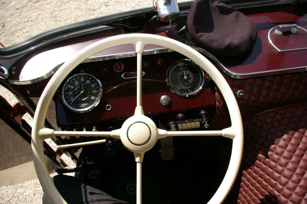 Armaturenbrett eines historischen Mercedes LKW