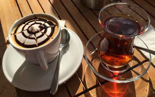 Cappuccino oder türkischer Tee