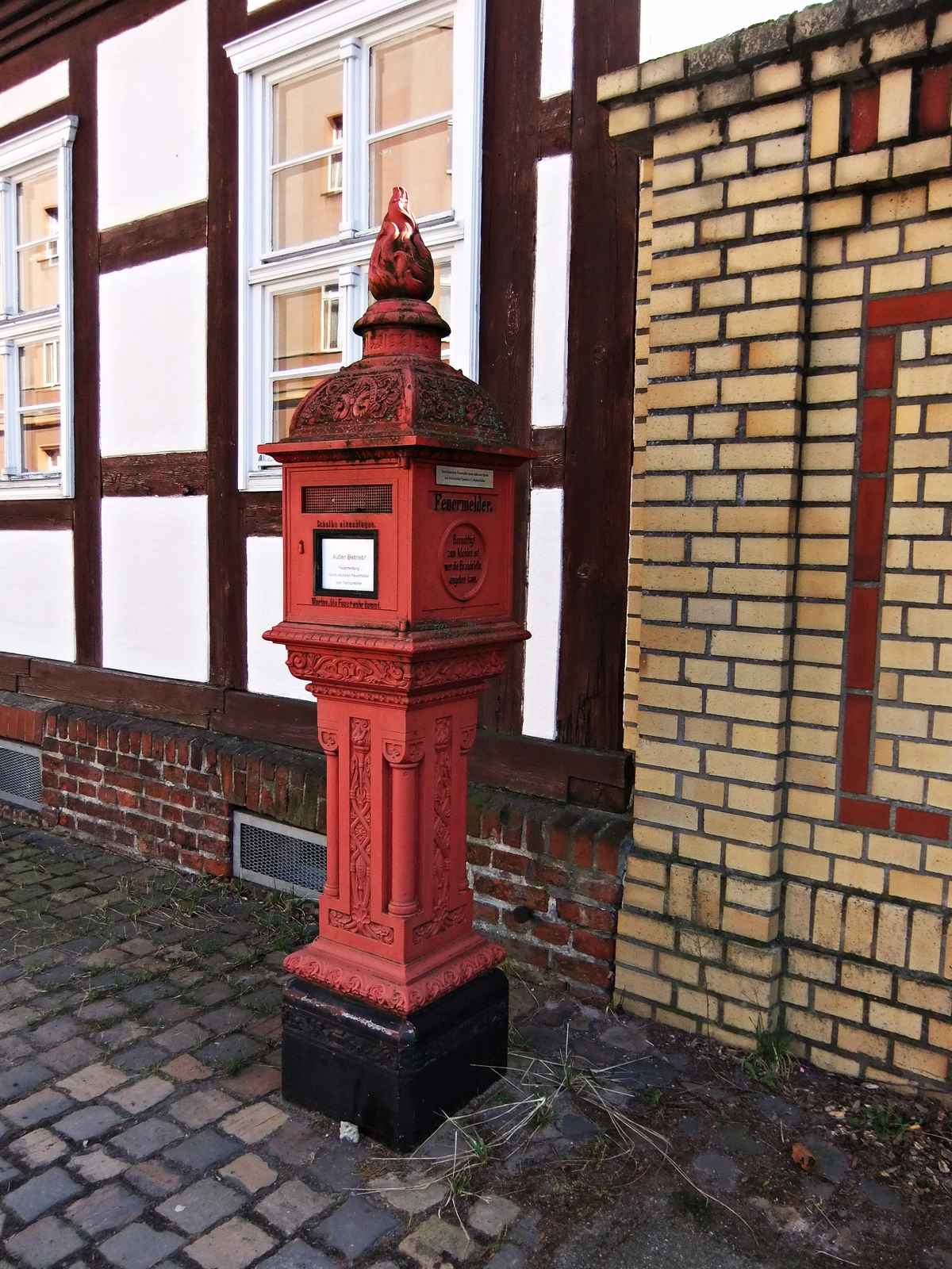 alter Feuermelder