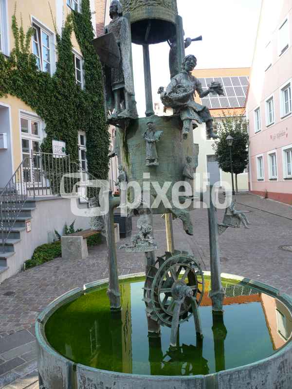 Schöner Marktplatzbrunnen in Harburg/Schwaben