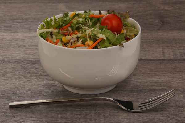 Salat in Schüssel