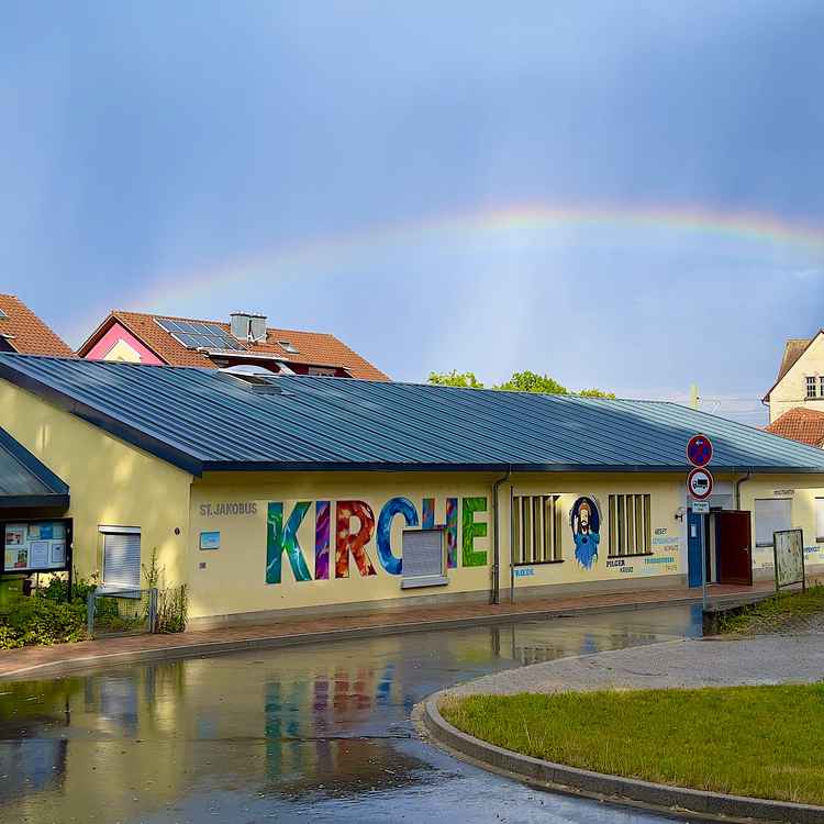 Regenbogen über St. Jakobus-Kirche in Eichstetten a.K.