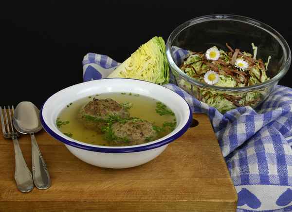 Leberknödelsuppe
