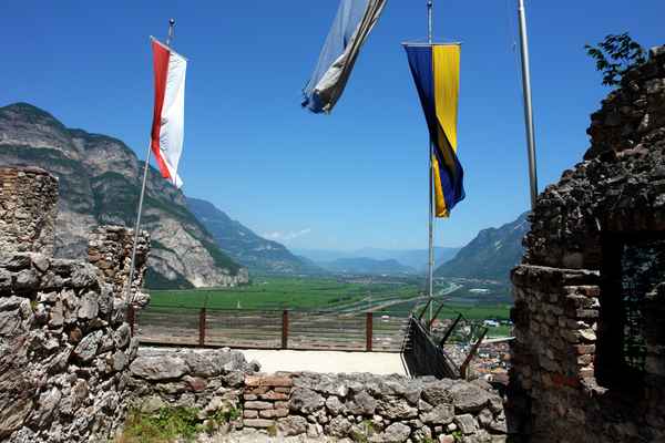 Blick von der Haderburg ins Tal