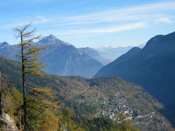 Zum Emosson-Stausee - Blick auf Finhaut