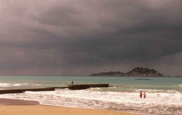Dunkler Strand