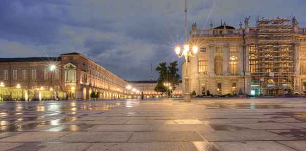 Turin - Piazza Castello bei Nacht