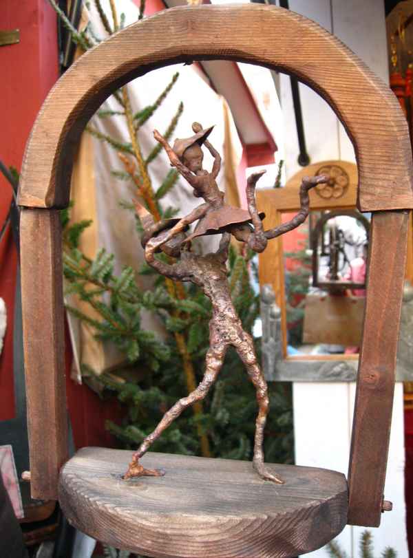 Figuren im Holzrahmen