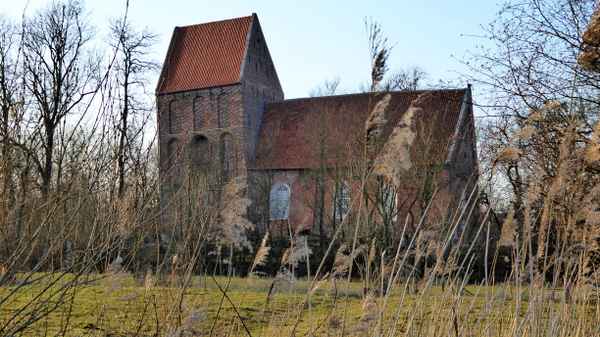 Schiefer Turm von Suurhusen in Ostfriesland