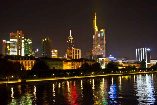 Frankfurt Skyline bei Nacht