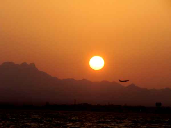 Flug in den Sonnenuntergang