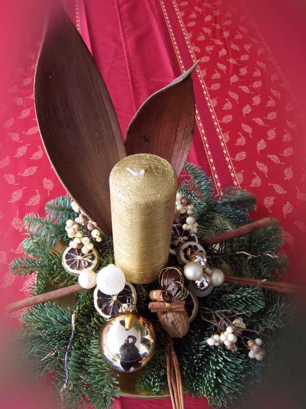 Weihnachtsgesteck gold