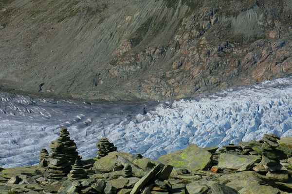 Aletschgletscher fliesst über Bruchkante