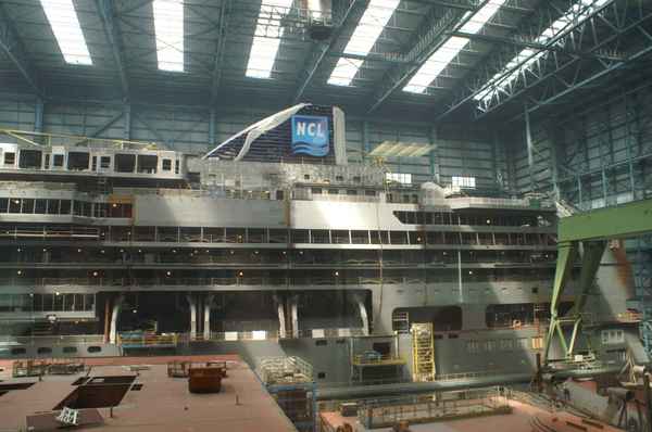 Hier entsteht ein Kreuzfahrtschiff