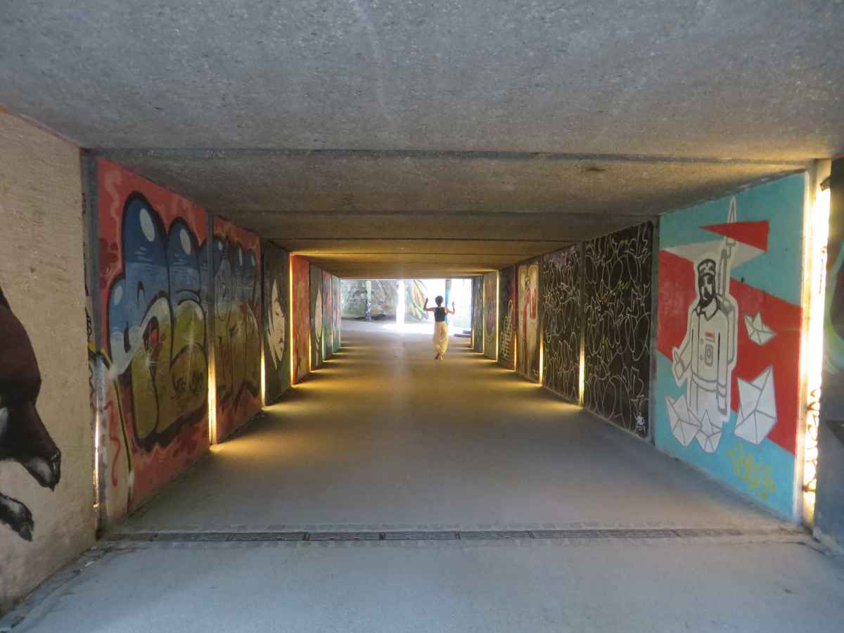 Unterführung beim Friedensengel von München