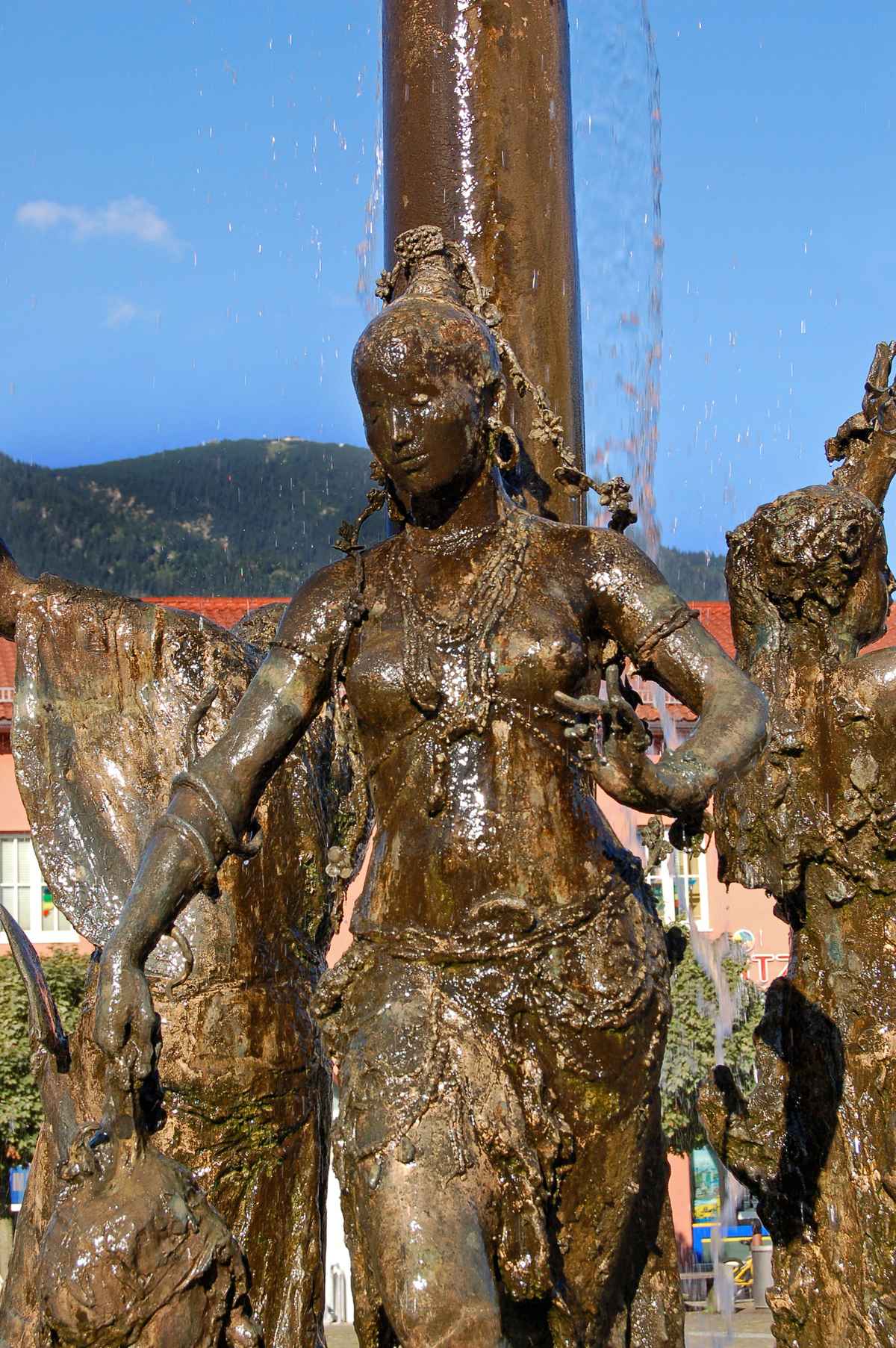 Garmisch-Partenkirchen - Brunnen auf dem Richard-Strauss-Platz - Salomé