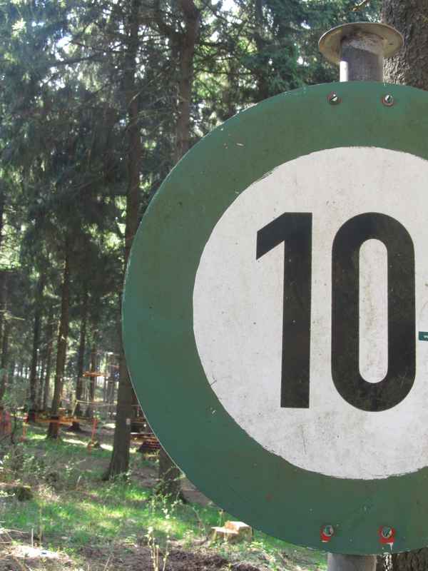 Höchstgeschwindigkeit 10 km/h