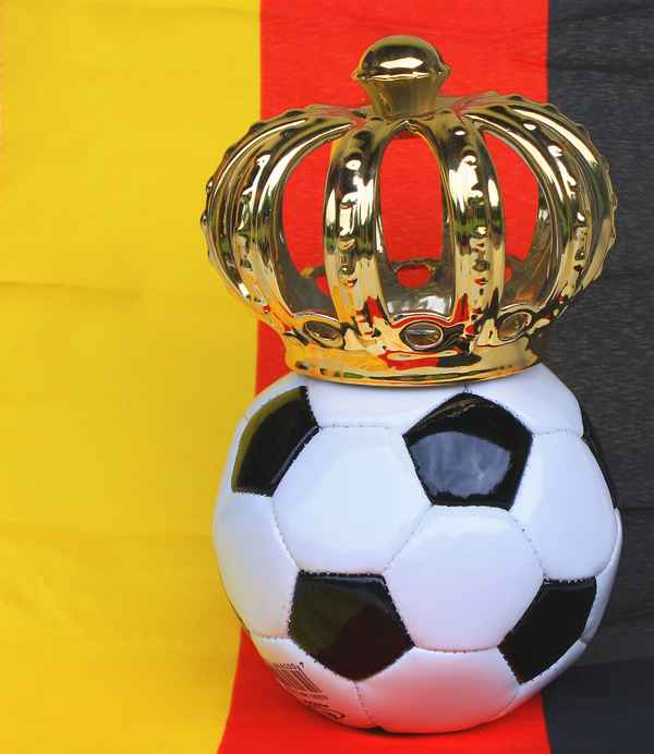 KÖNIG FUßBALL