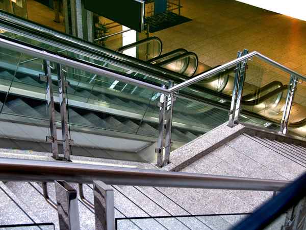 Auf und Ab im Einkaufscenter