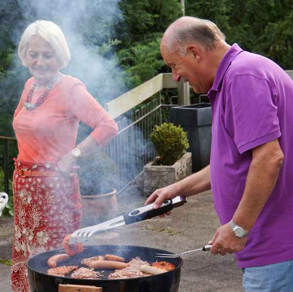 Routinierter Grill-Senior