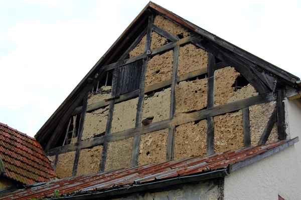 renovierungsbedürftiges Fachwerk