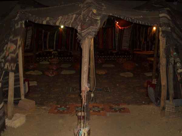 Geheimnissvoll bei Nacht in der Wüste