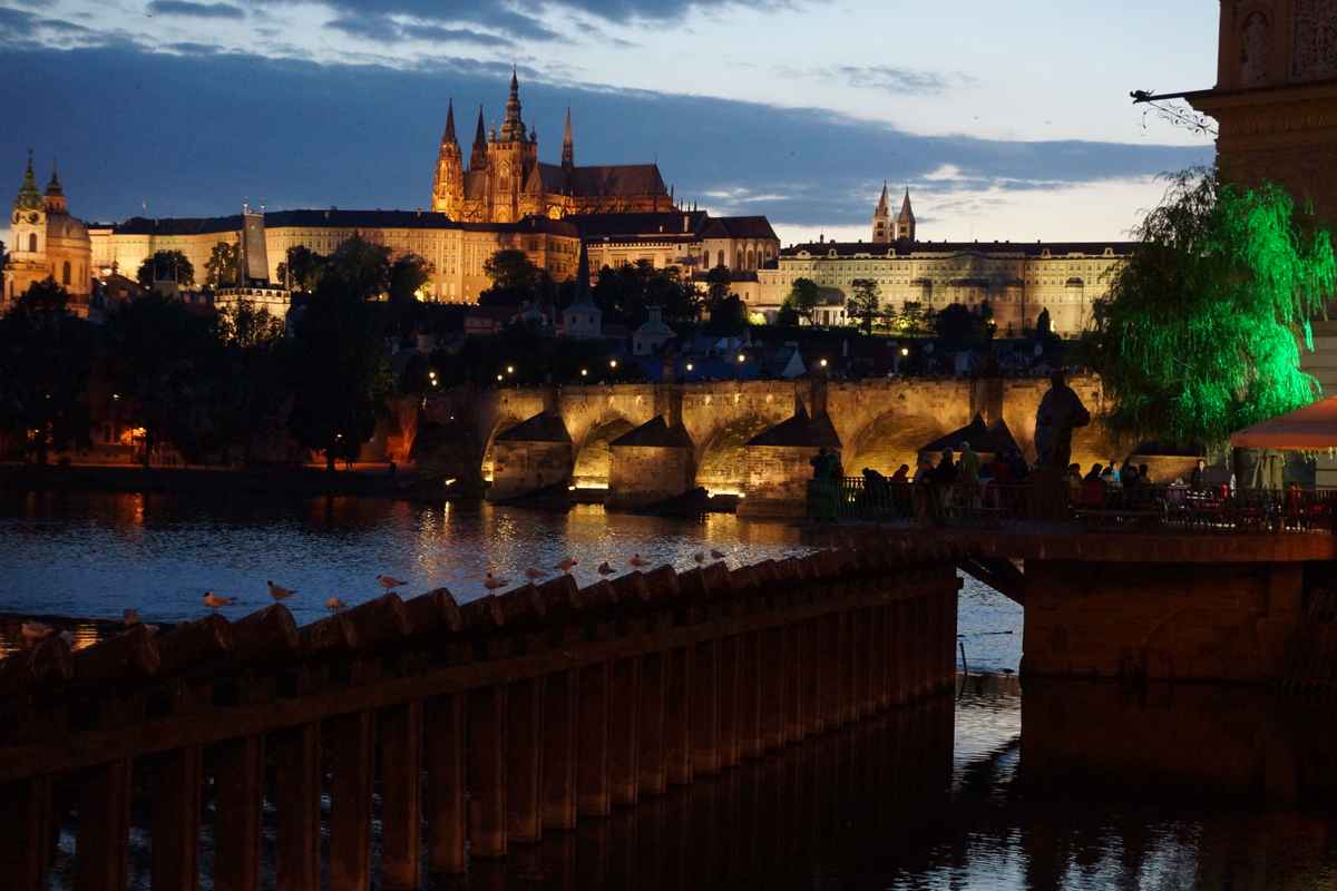 Prag_Karlsbrücke_Abendstimmung