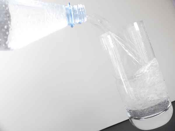 Glas Wasser -highkey-