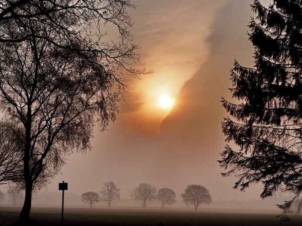 die sonne bricht durch