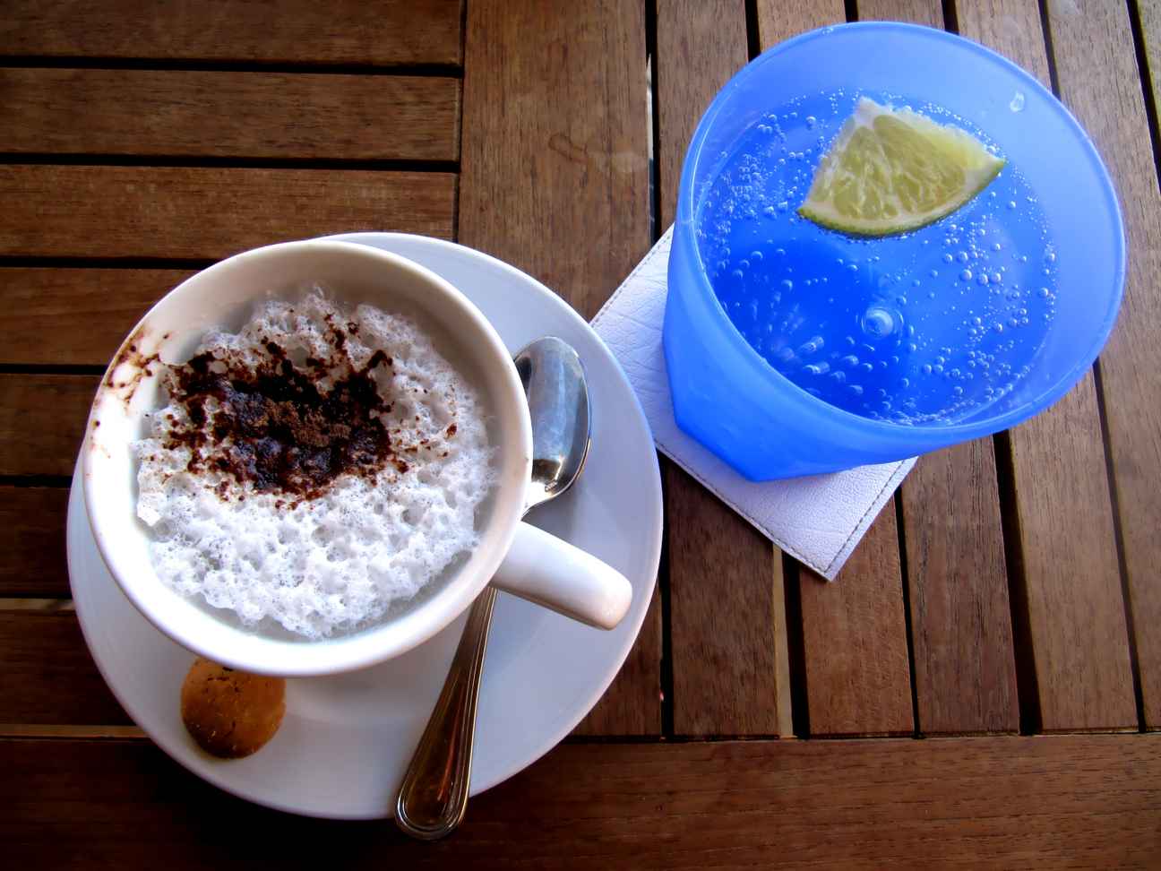  Cappuccino mit Mineral (Poolbar, Ägypten 2010)