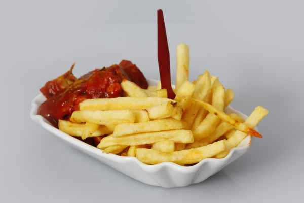 Currywurst und Pommes II